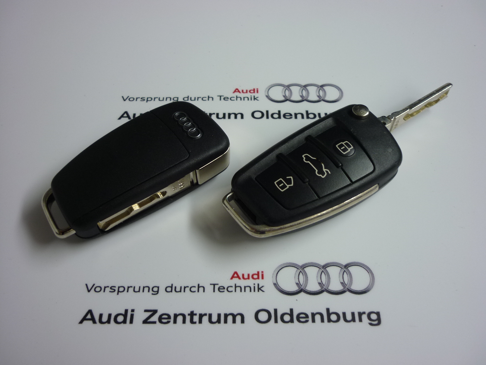 Audi Schlüsselblende quattro, lackiert in verschiedenen Farben, Schlüsselanhänger