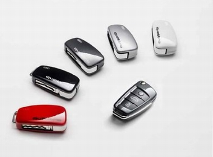 Audi Schlüsselblende quattro, lackiert in verschiedenen Farben, Schlüsselanhänger